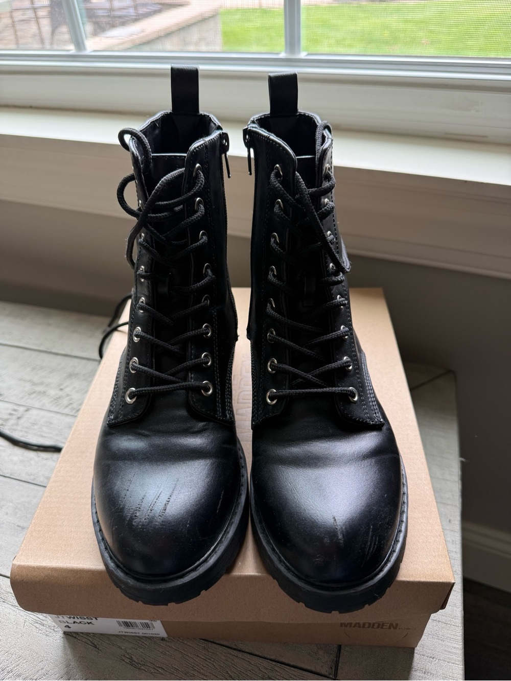 Steve Madden Kids Black Lace-Up Combat Boots. Size 4.